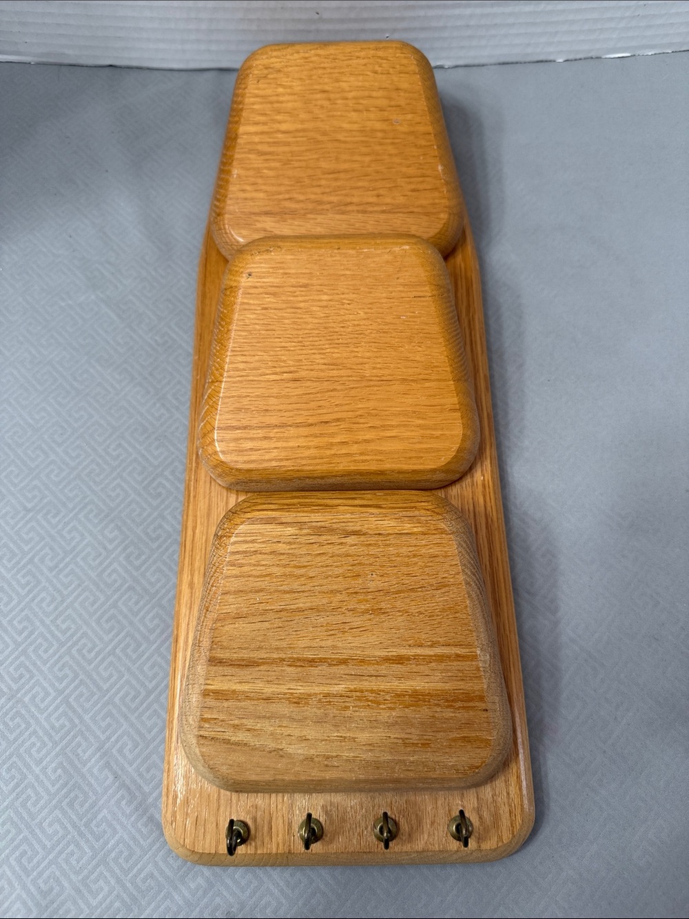 Cornwall USA Vtg Boho MCM Solid Oak Three Tiered Mail Pockets Metal Key Holders